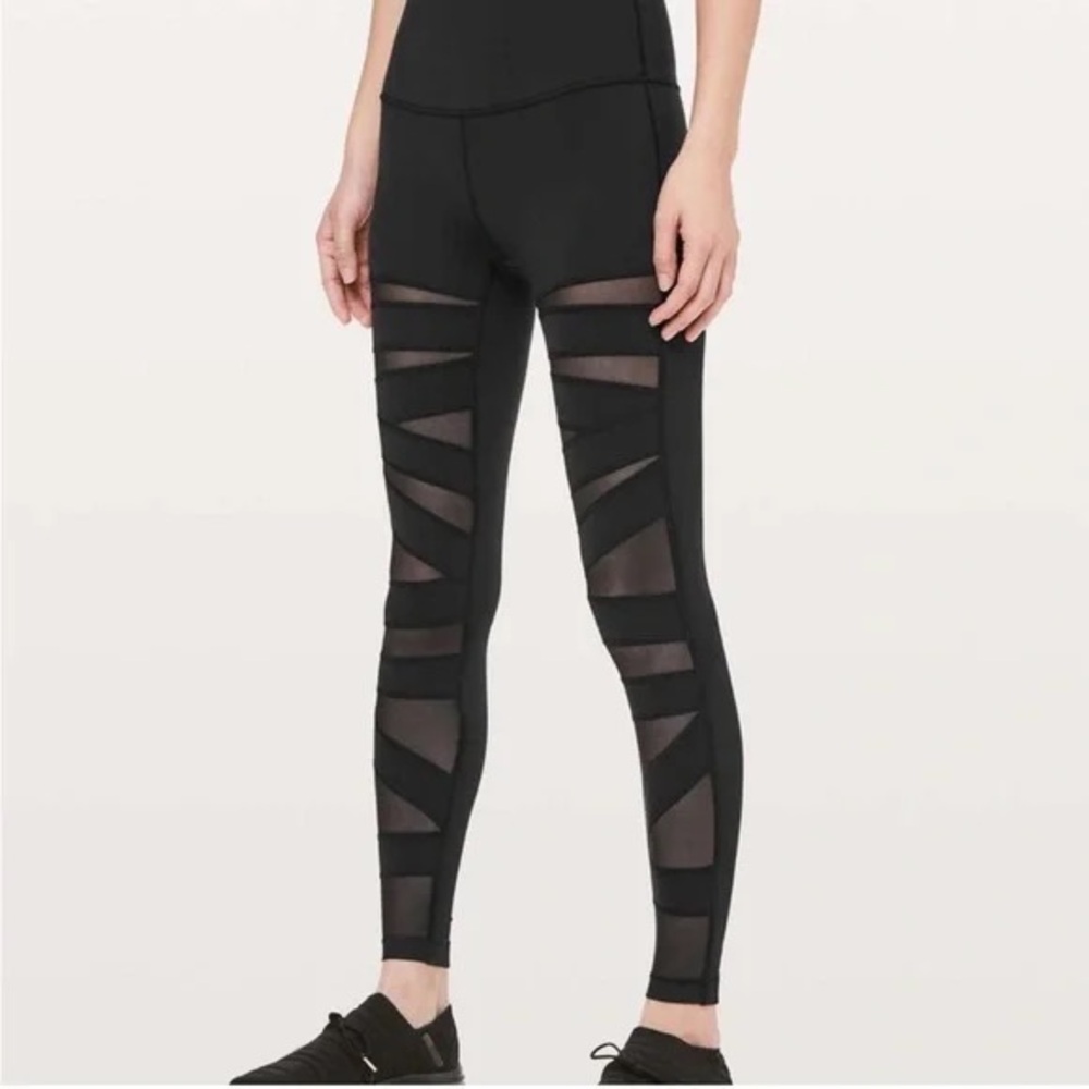 Lululemon black mesh cutout leggings in size 6!